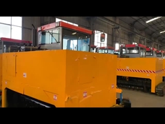 De Vrachtwagen van de kruippakjestortplaats