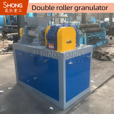 Op maat gemaakte 186*300mm Roller Size Roller Press Granulator met 2%-5% vocht en 18,5KW vermogen voor mestproductie