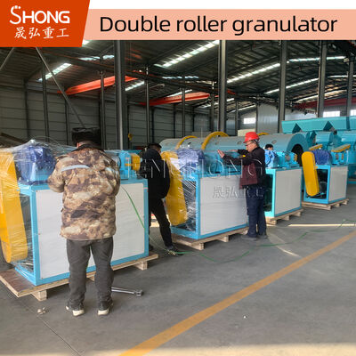 Double Roller Extrusion Granulator met 15-22KW Power Carbon Steel Constructie en 1mm-15cm Granule Size